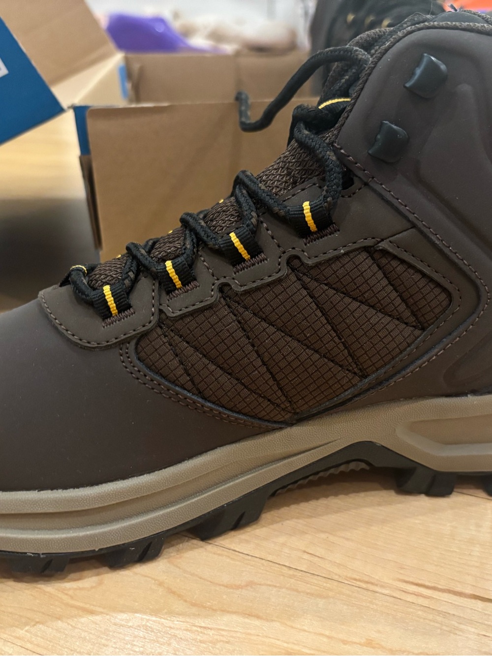 Columbia Brown and Black Men's Hiking Boots - Picture 6 of 7